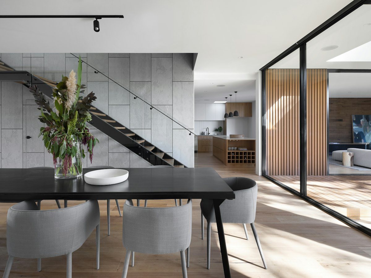 Modern Family Home — photo 1